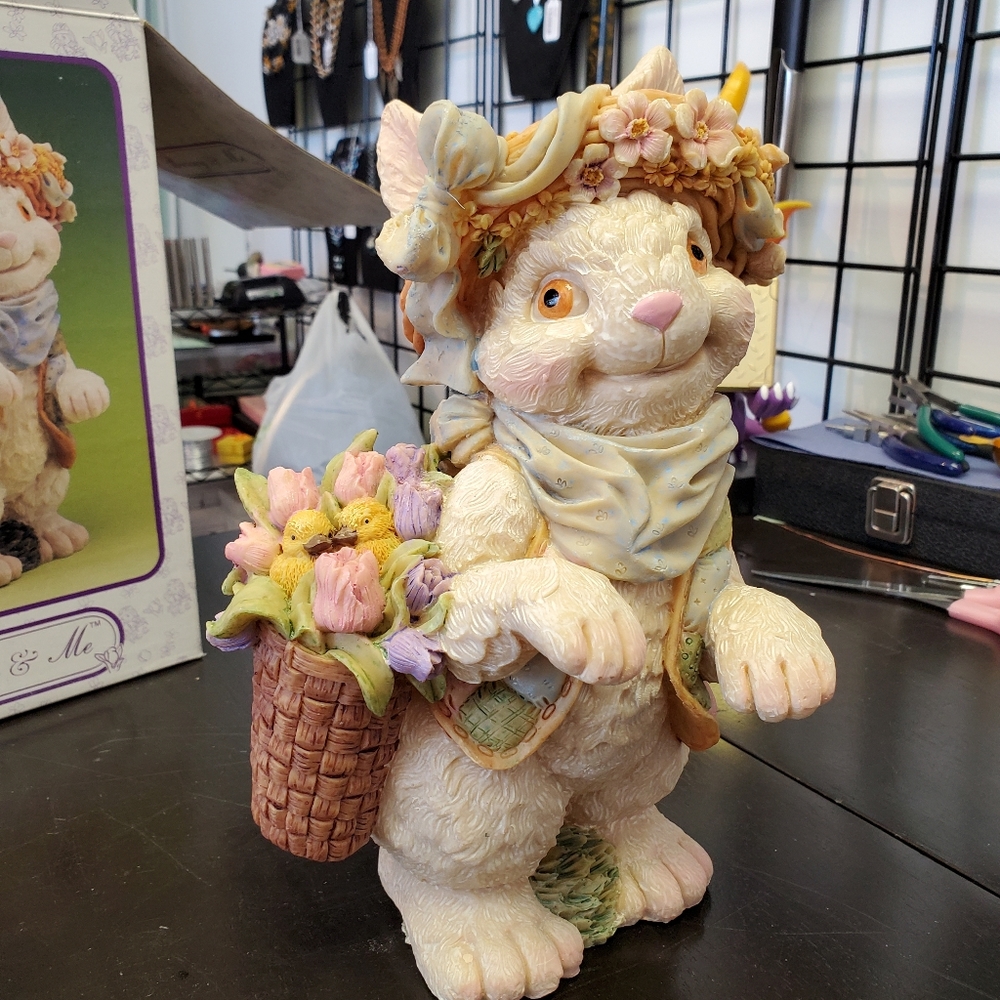 Bunny and Me statue with original box Easter bunny - Picture 3 of 6